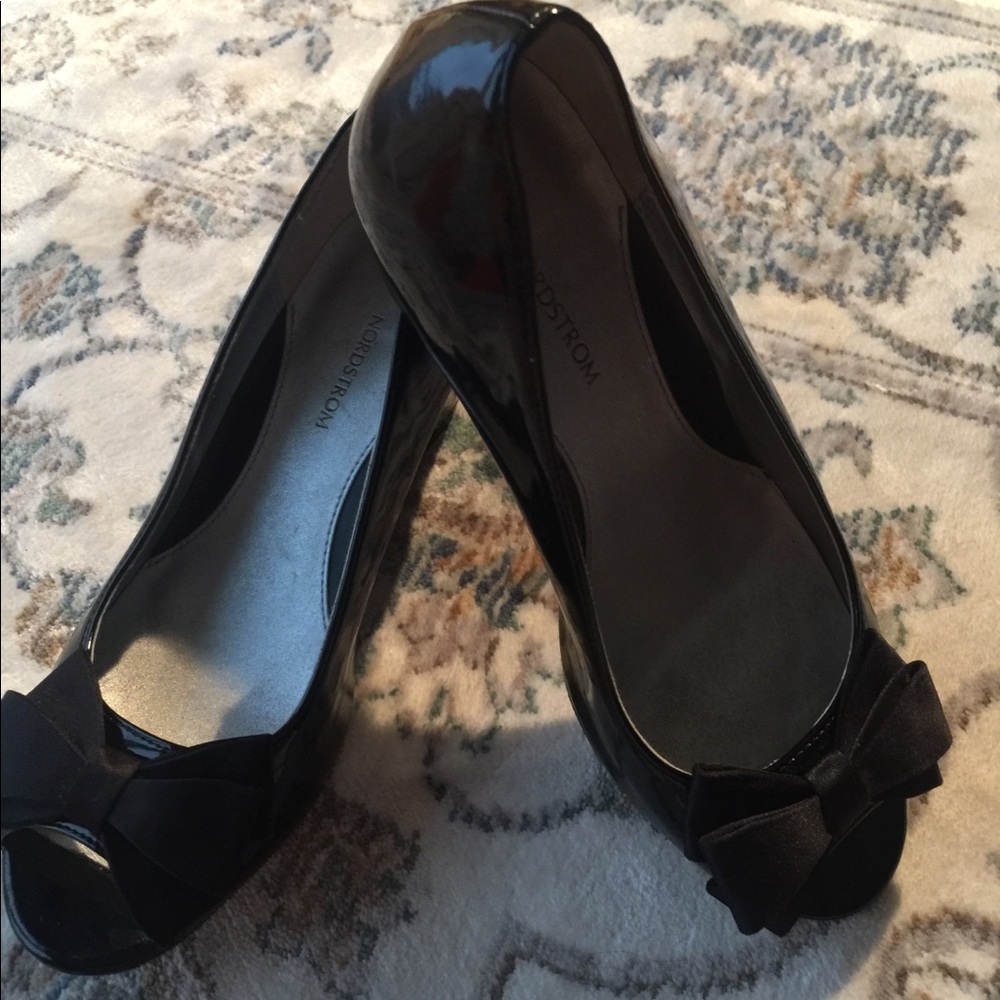 Like new patent leather shoes for girls